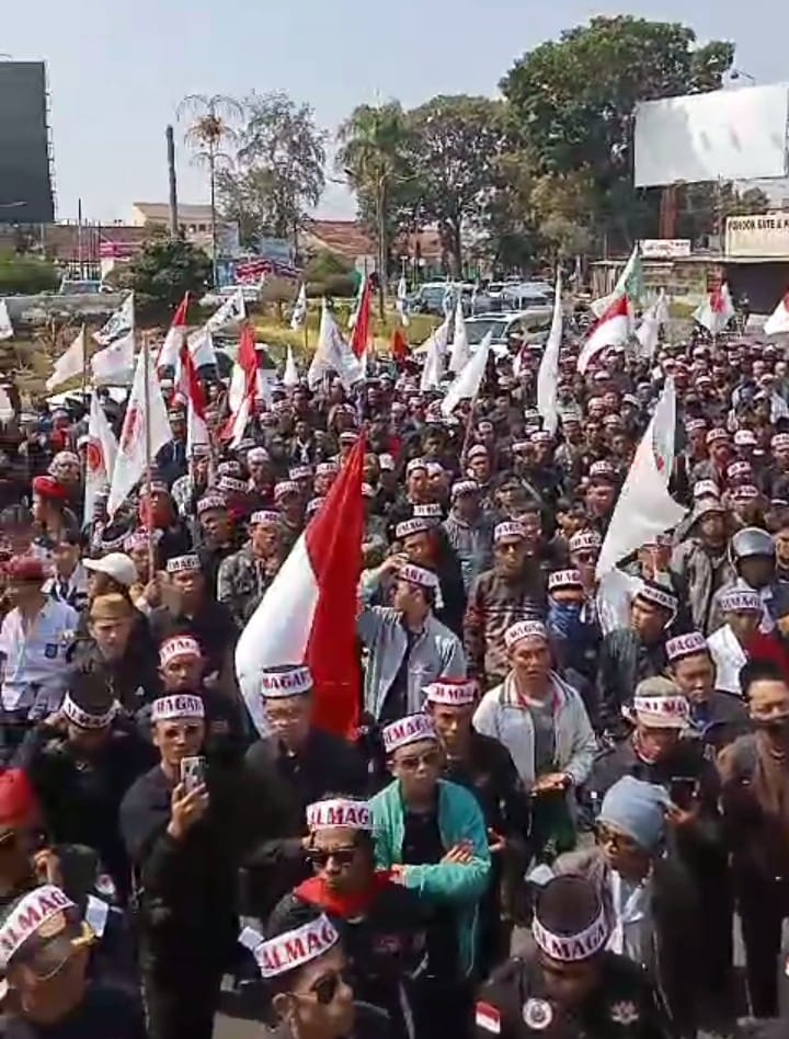 Ribuan Masa ALMAGARI Kepung Gedung DPRD Garut, Menuntut Perda Radikalisme dan Intoleransi