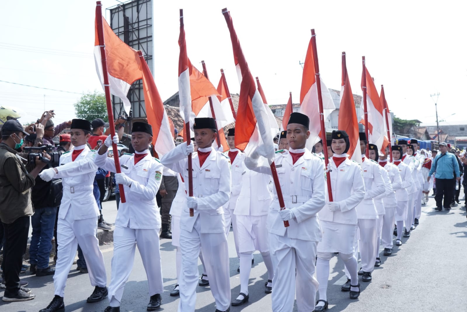 Kang Jimat Saksikan Pawai Taaruf, Meriahkan MTQ XXXIX Kabupaten Subang