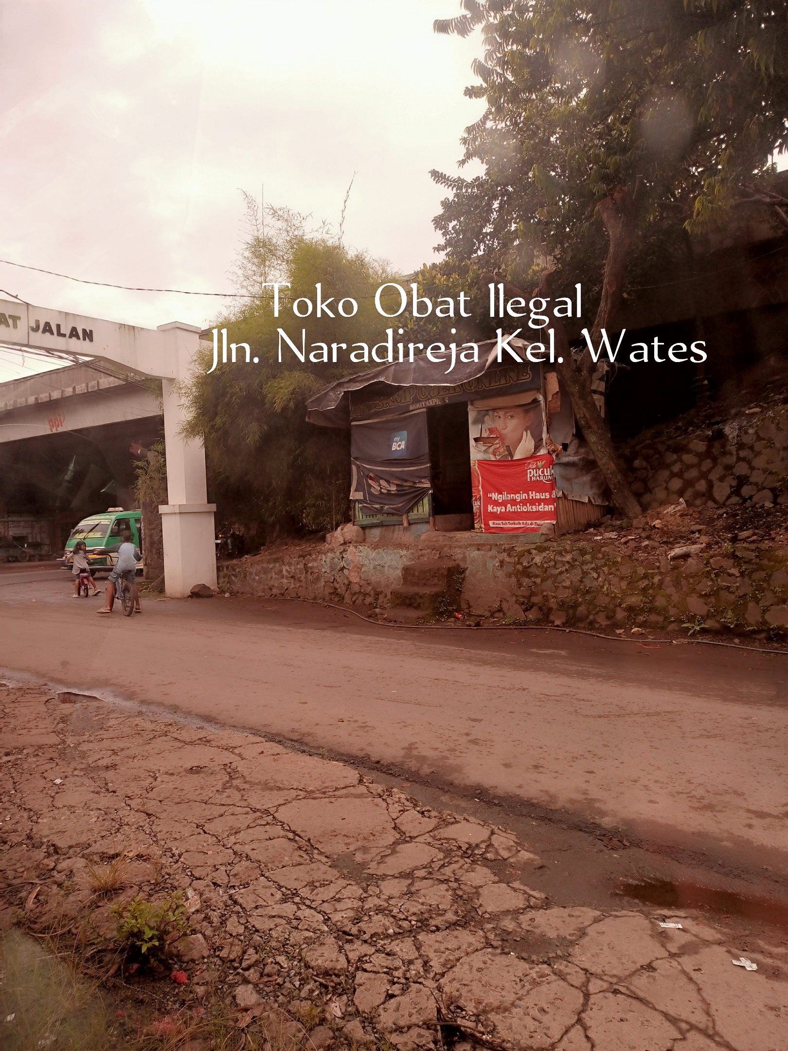 Dibalik Bebasnya Transaksi Kios Obat Daftar G Ilegal Jl. Naradireja Wates Kota Bandung, "Ada Andil Oknum Anggota"