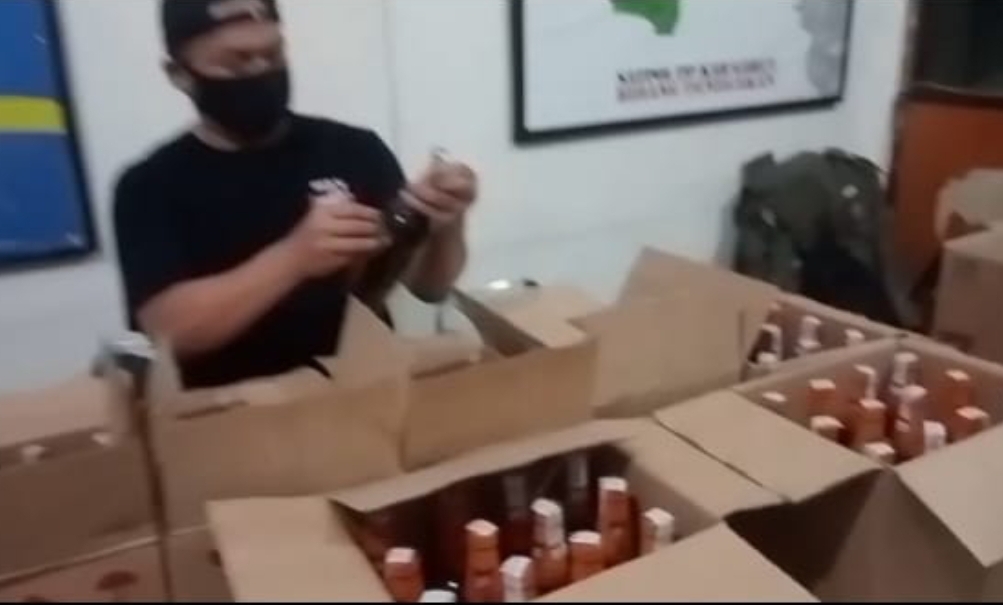 Paska Tahun Baru 2026 Satuan Polisi Pamong Praja (SATPOL - PP ) Sigap Amankan 279 Botol Miras