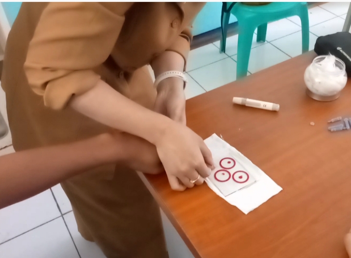 Praktek Cek Golongan Darah di SMP Negeri 1 Leles Diduga Beresiko Penularan Penyakit