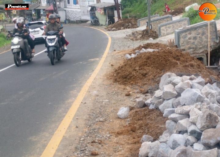 ‎Sisi Gelap Proyek Pembangunan TPT Milik Pemerintah Kabupaten Garut di Kecamatan Cilawu
